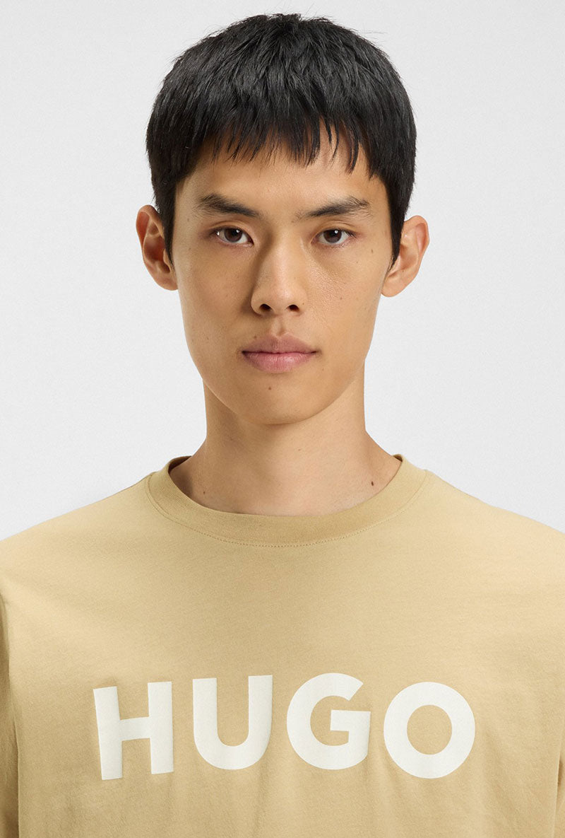 Front image of a model wearing Dulivio t in beige, by brand Hugo