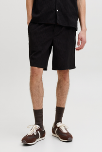 Front image of the Jaiden wavy jogger shorts in black, by brand Jack&jones