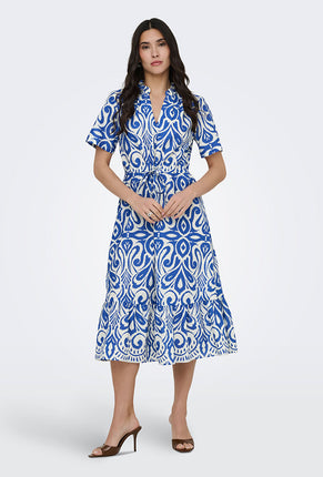 Front image of a model wearing Anna s/s midi dress in blue, by brand Jacqueline de yong