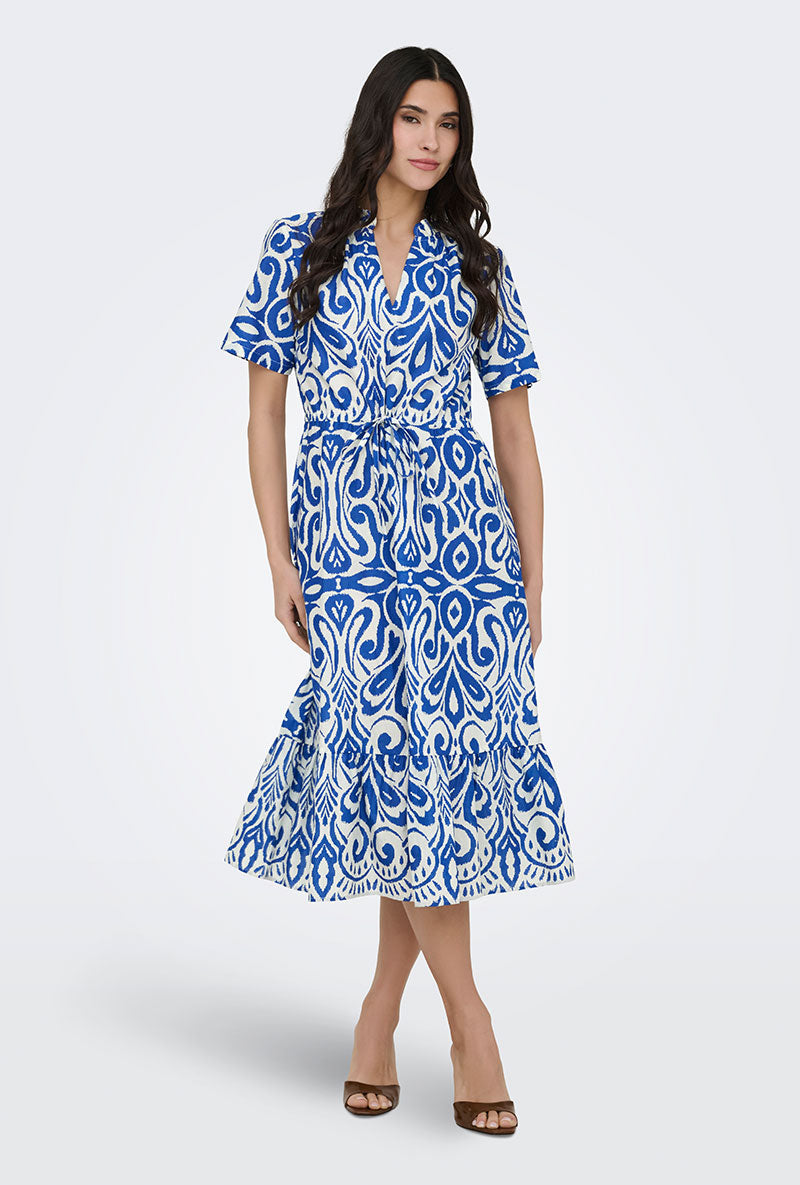 Front image of a model wearing Anna s/s midi dress in blue, by brand Jacqueline de yong