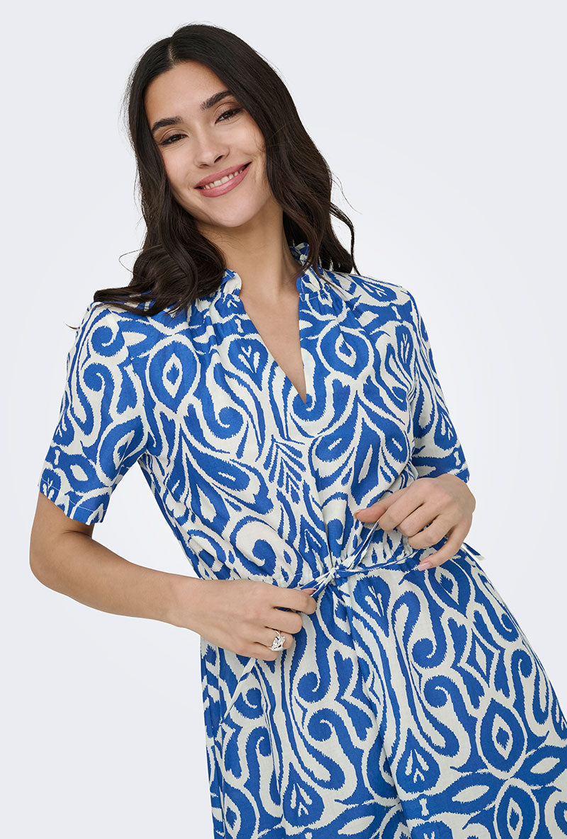 Front image of a model wearing Anna s/s midi dress in blue, by brand Jacqueline de yong