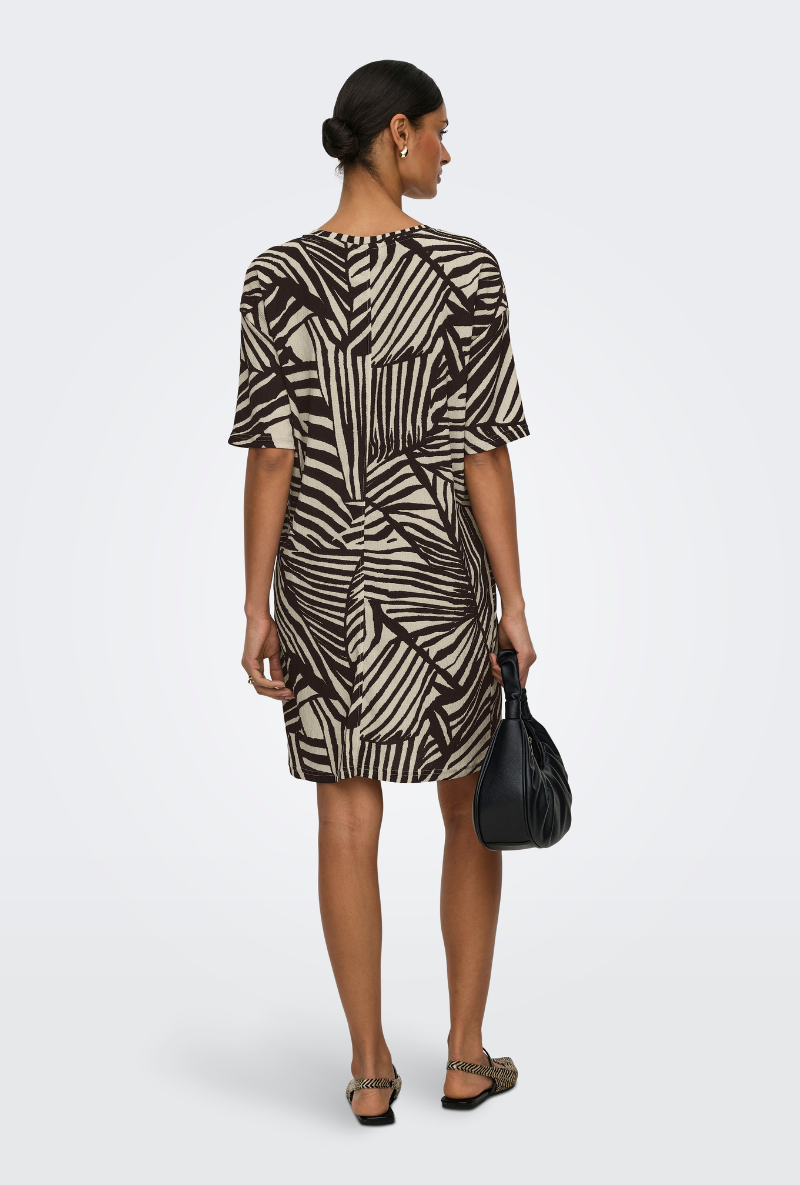 Back image of Debbie short sleeve oversized dress in chocolate, by brand Jacqueline de yong
