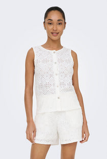 Front image of a model wearing the Nulle life s/l button top in off white, by brand Jacqueline de yong