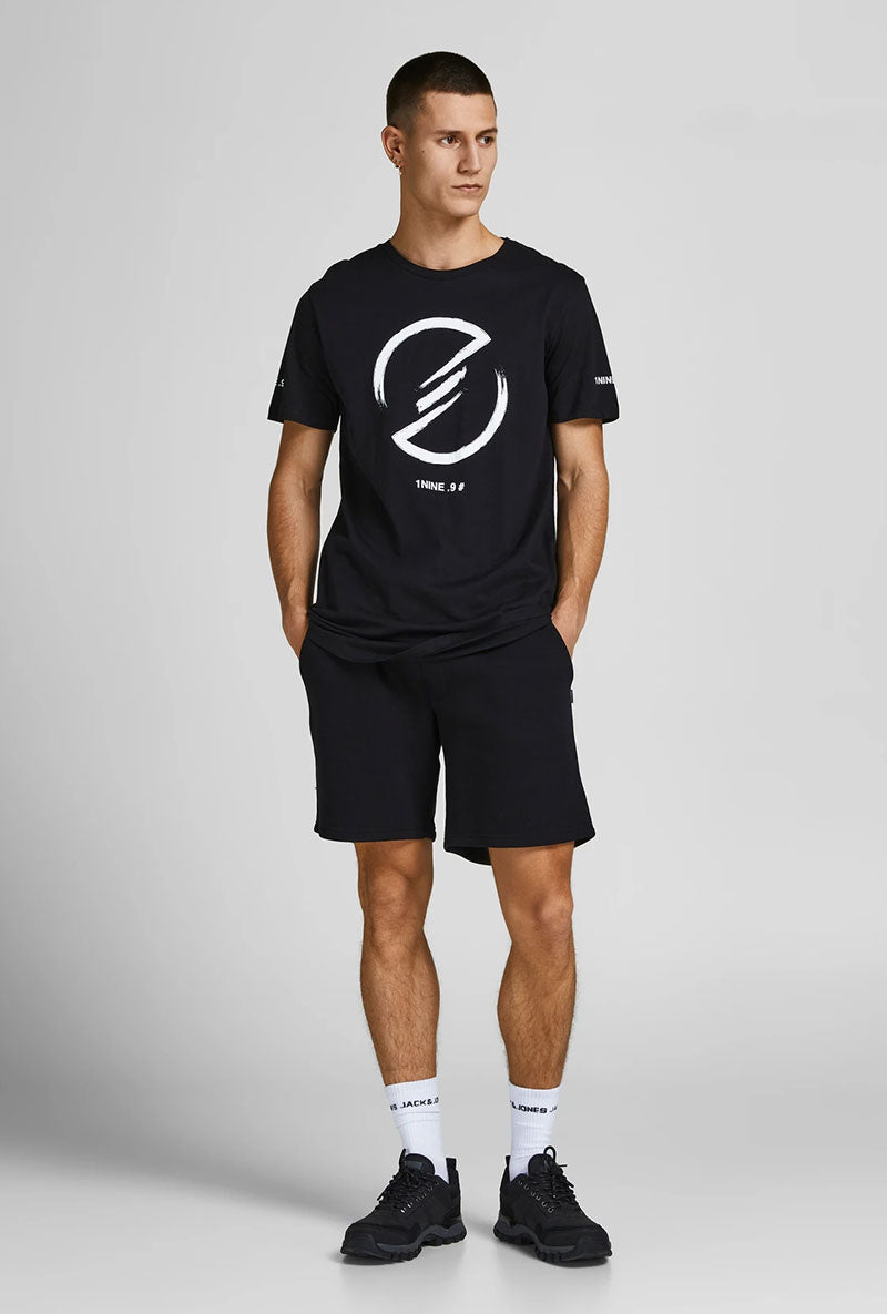 Front image of a model wearing Gordon bradley sweat shorts in black, by brand Jack&jones