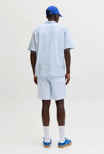 Back image of a model wearing the Milo seersucker resort shirt in light blue, by brand Jack&jones