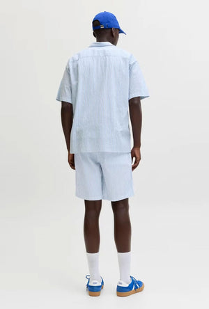 Back image of a model wearing the Milo seersucker resort shirt in light blue, by brand Jack&jones