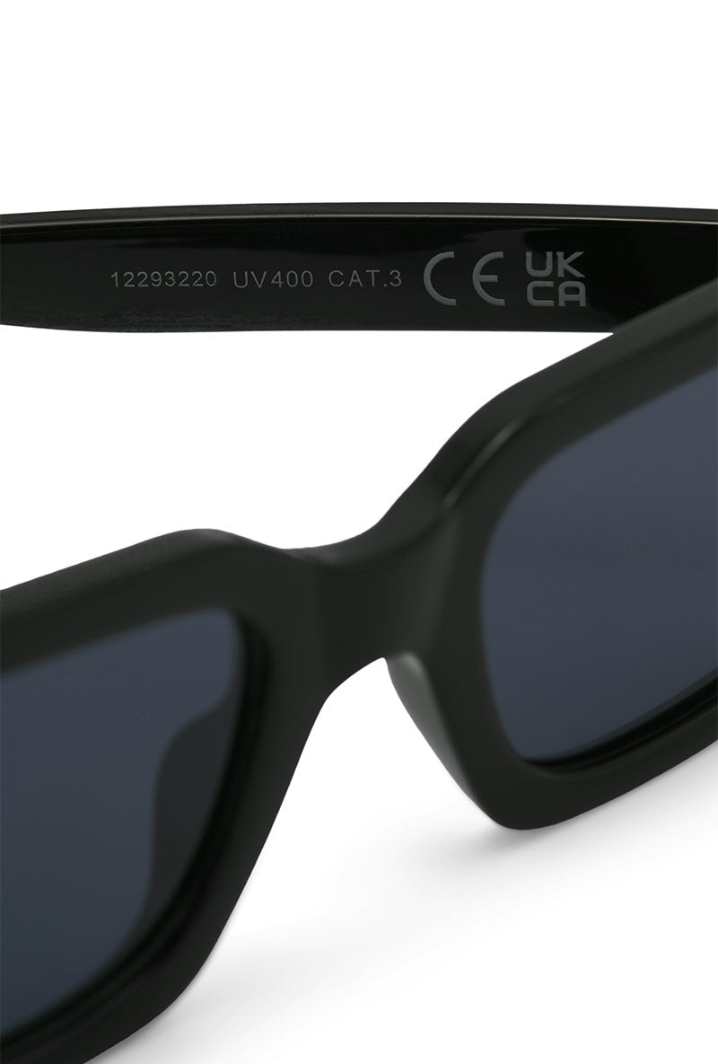 Detail image of Avey sunglasses in black, by brand Jack&jones