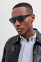 Front image of model wearing the Avey sunglasses in black, by brand Jack&jones