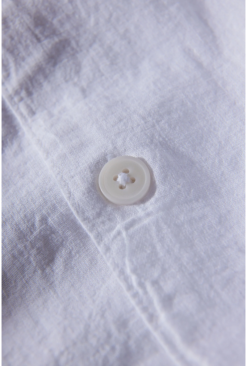 Detail image of Casual linen blend resort shirt in white, by brand Lindbergh