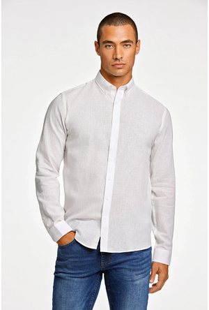 Front image of a model wearing the Linen/cotton ls shirt in white, by brand Lindbergh