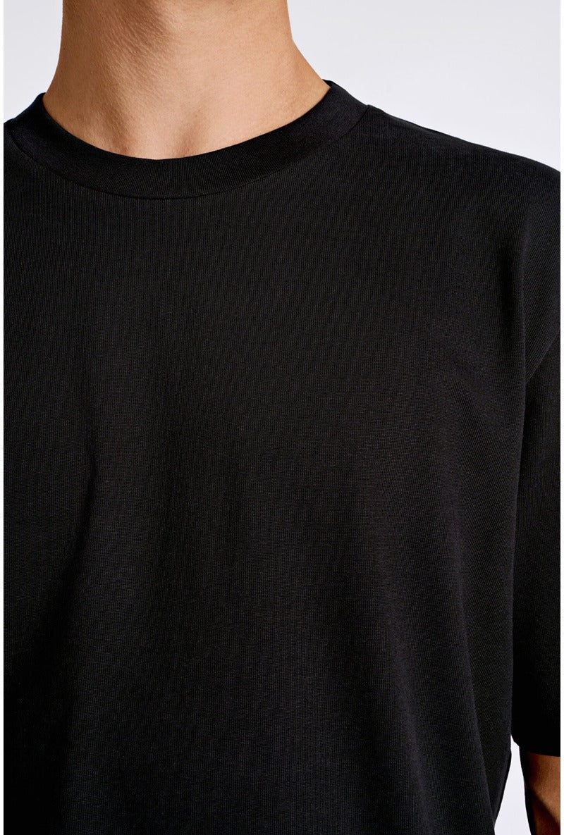 Detail image of Oversized s/s t in black, by brand Lindbergh