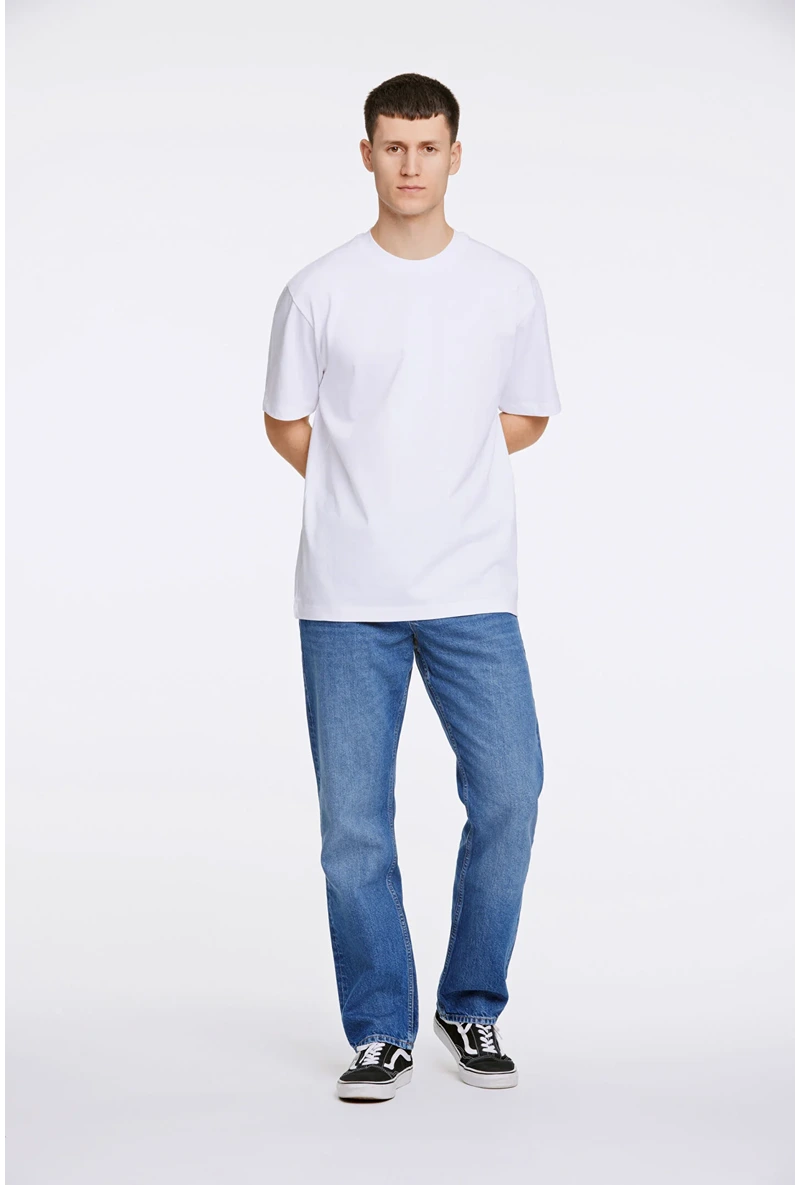 Front image of a model wearing Oversized s/s t in white, by brand Lindbergh