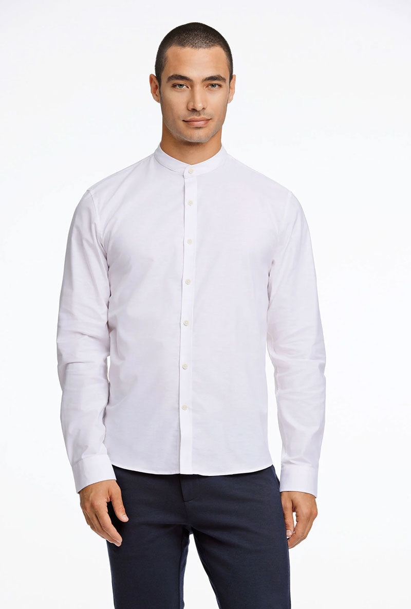 Front image of a model wearing Lindbergh oxford superflex l/s shirt in white, by brand Lindbergh