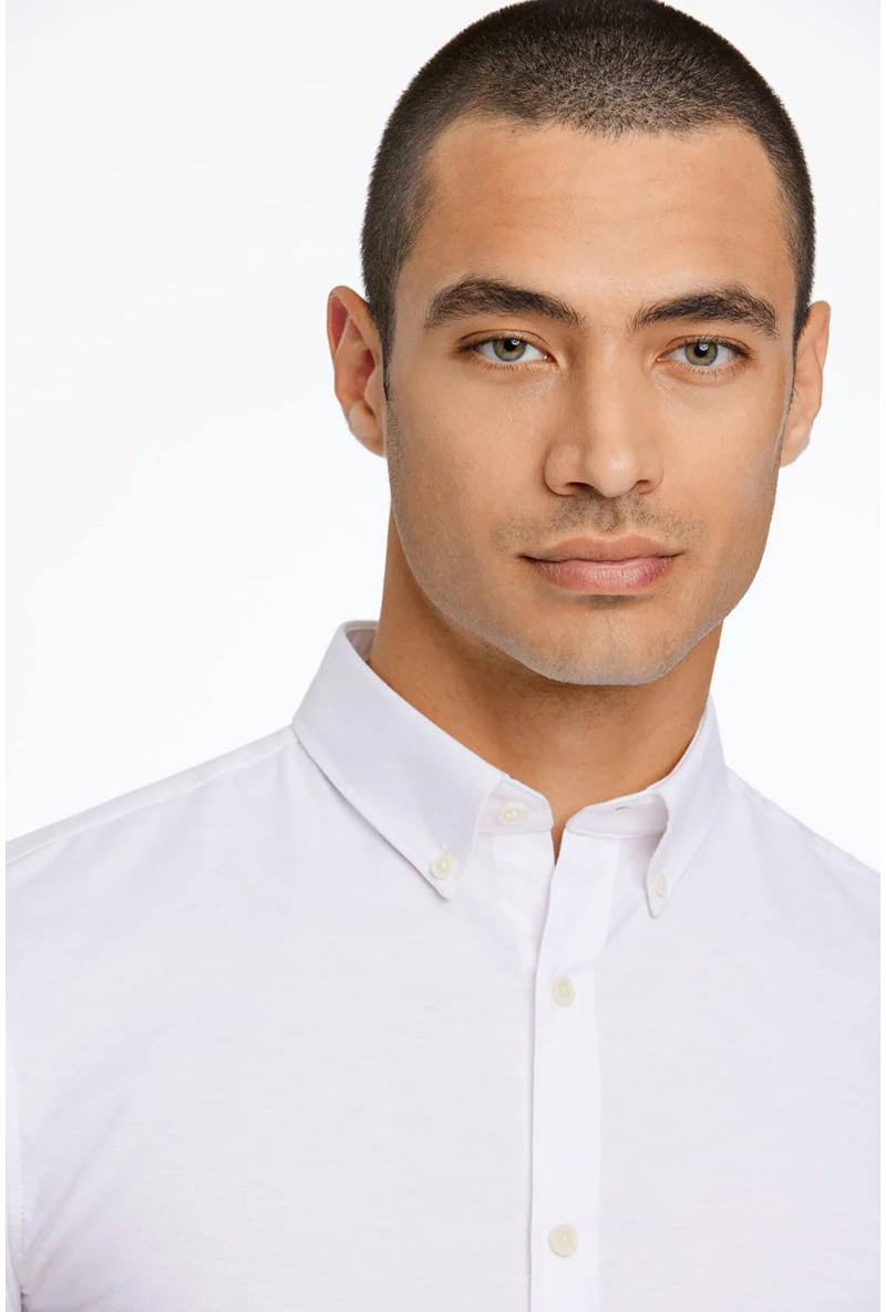 Front detail image of a model wearing Oxford superflex l/s shirt in white, by brand Lindbergh