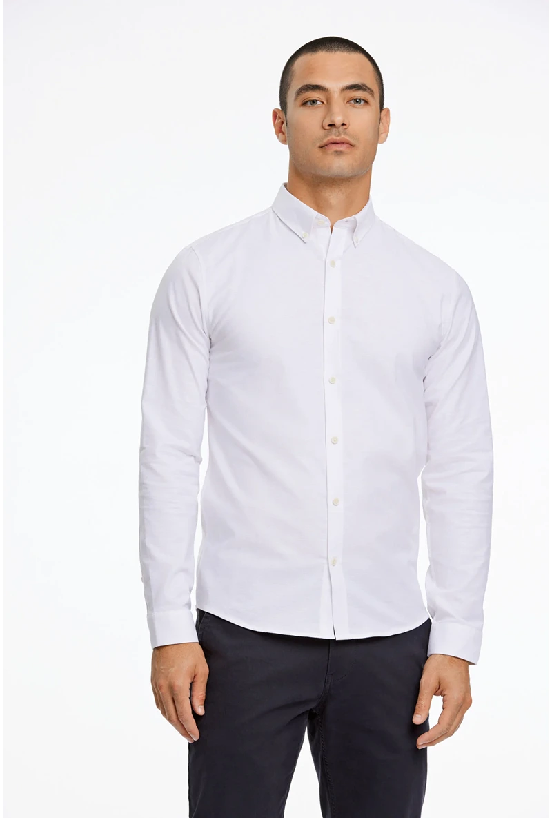 Front image of a model wearing Oxford superflex l/s shirt in white, by brand Lindbergh