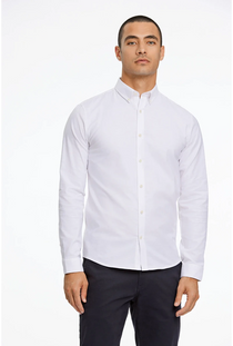 Front image of a model wearing the Oxford superflex l/s shirt in white, by brand Lindbergh