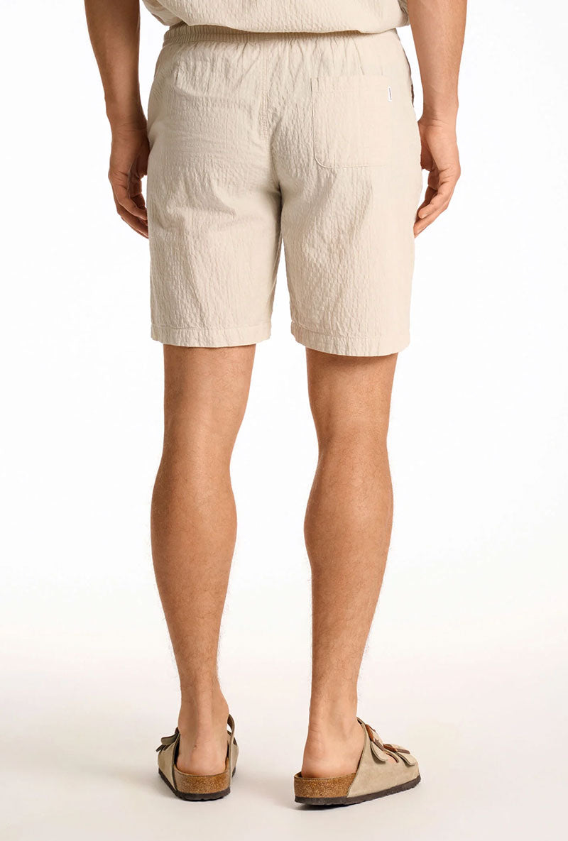 Back image of a model wearing Seersucker shorts in beige, by brand Lindbergh
