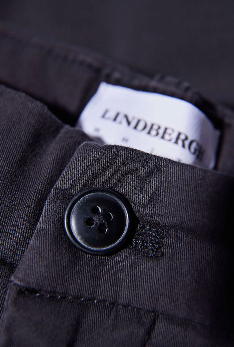 Detail image of Superflex relaxed fit chino pants in black, by brand Lindbergh
