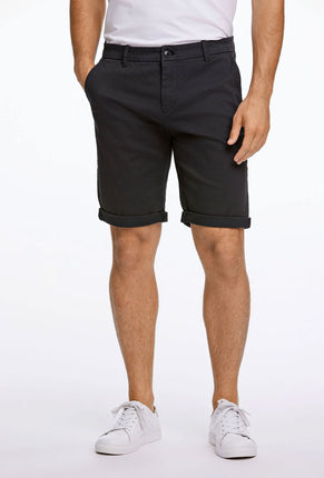 Front image of a model wearing Superflex relaxed fit chino shorts in black, by brand Lindbergh