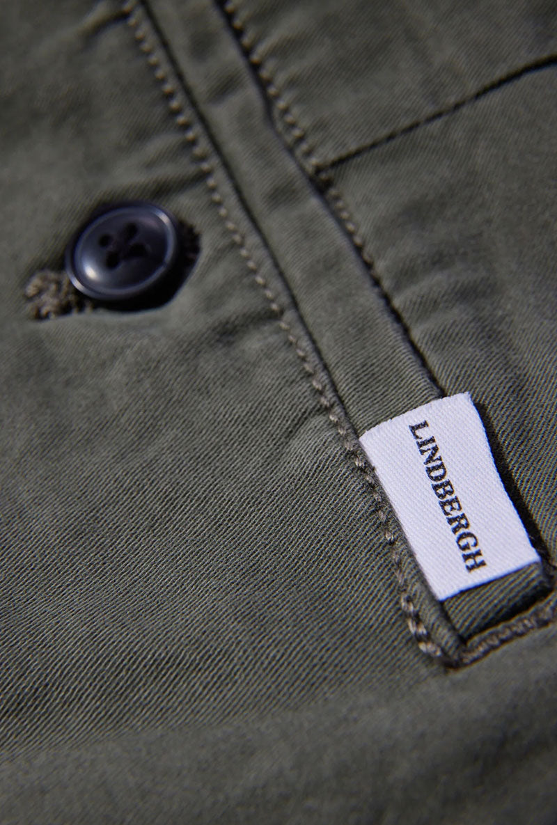 Detail image of Superflex relaxed fit chino shorts in khaki, by brand Lindbergh