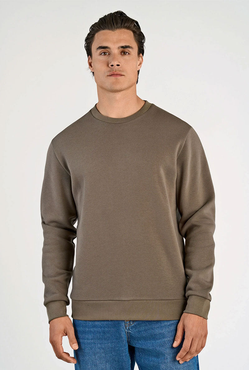 Front image of a model wearing Lindbergh sweatshirt in brown, by brand Lindbergh