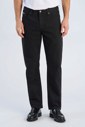 Front image of a model wearing the Loose fit jeans in black, by brand Lindbergh