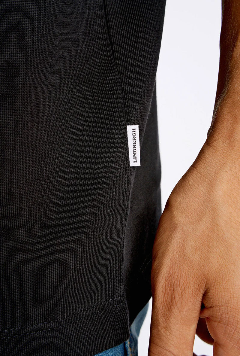 Front image of a model wearing Oneck oversize tshirt in black, by brand Lindbergh