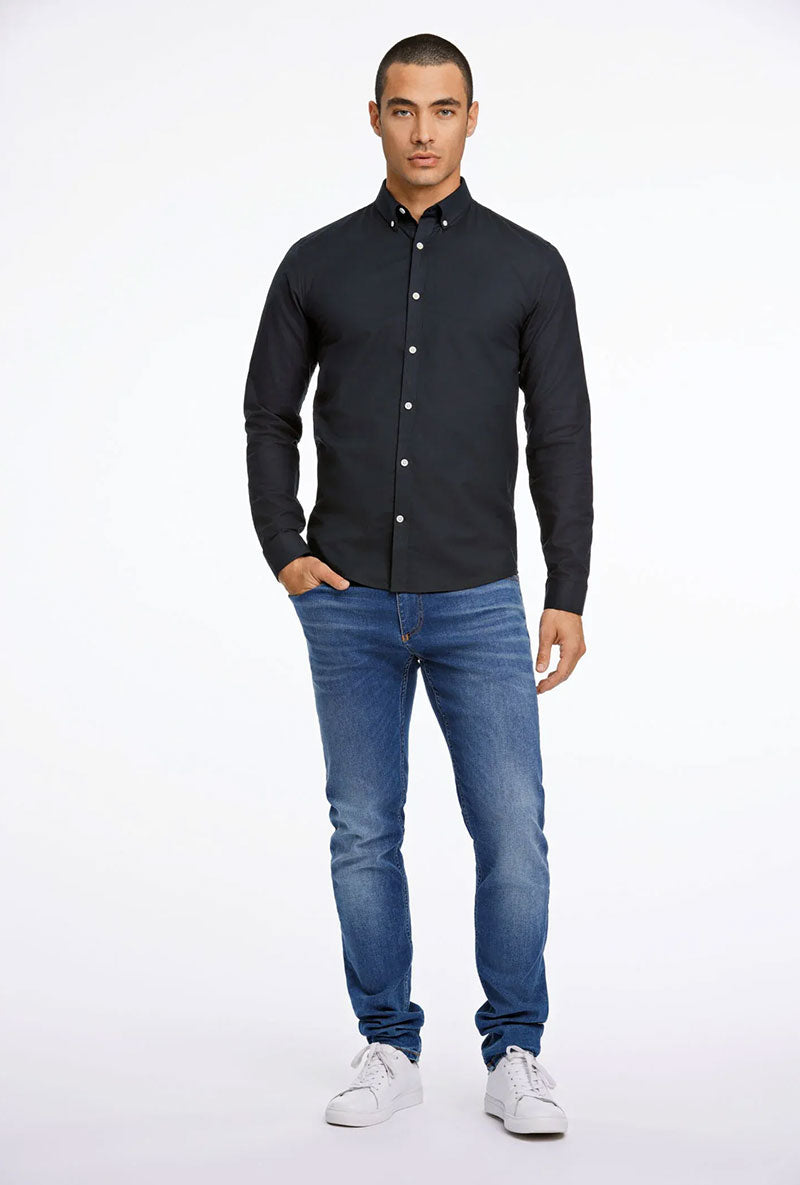 Front image of a model wearing Oxford superflex ls shirt in black, by brand Lindbergh