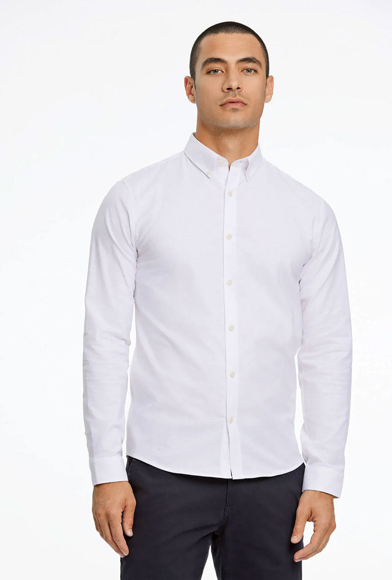 Front image of a model wearing Oxford superflex ls shirt in white, by brand Lindbergh