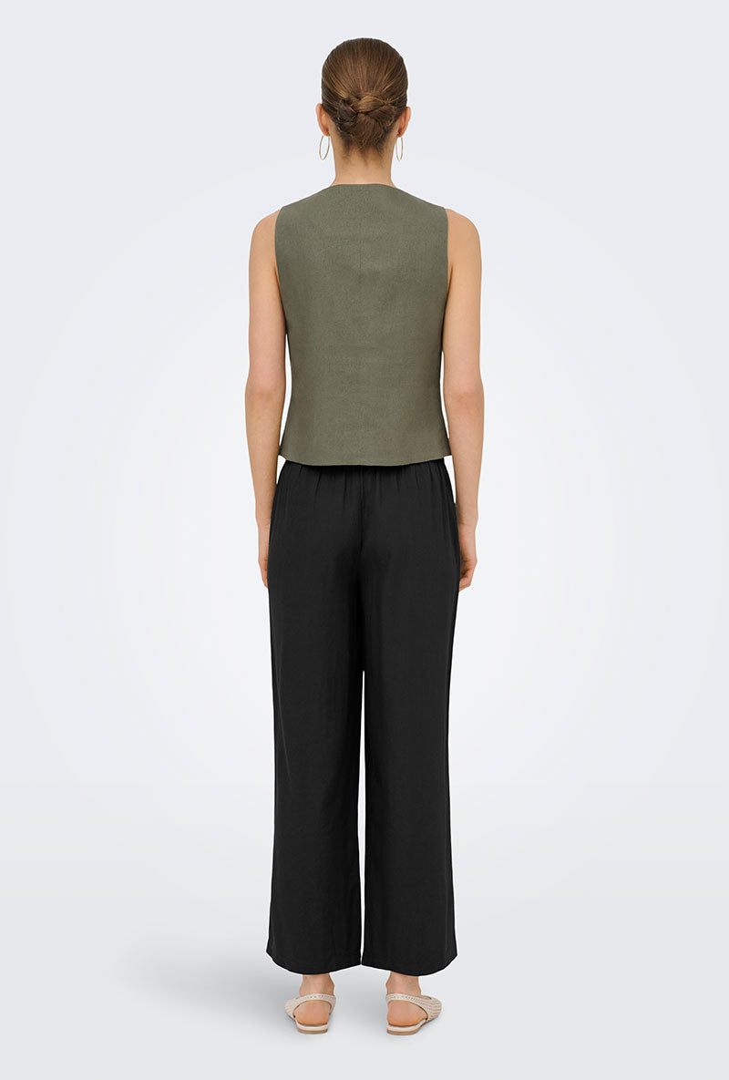 Back image of a model wearing Goa mw linen pull up culotte pants in black, by brand Only