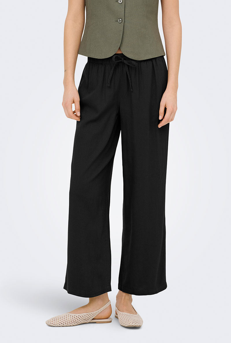 Front image of a model wearing Goa mw linen pull up culotte pants in black, by brand Only