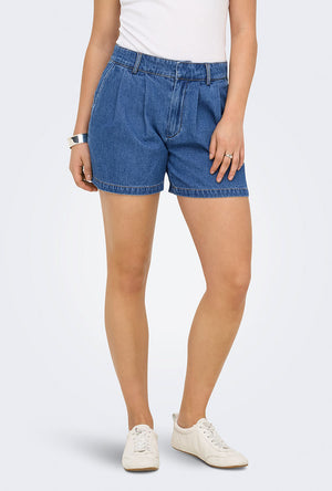 Front image of a model wearing the Luka mw chino denim shorts in denim, by brand Only