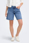 Front image of a model wearing Lumi mw mom shorts in denim, by brand Only