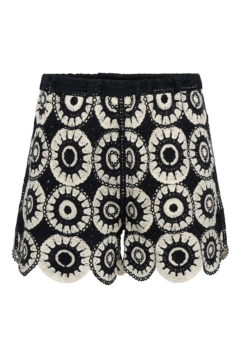 Front image of Yvonne shorts in black, by brand Only