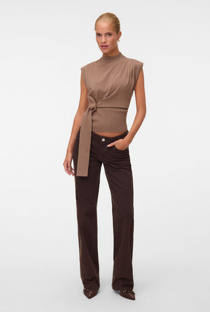 Front image of a model wearing the Bari sl highneck top in brown, by brand Vero moda