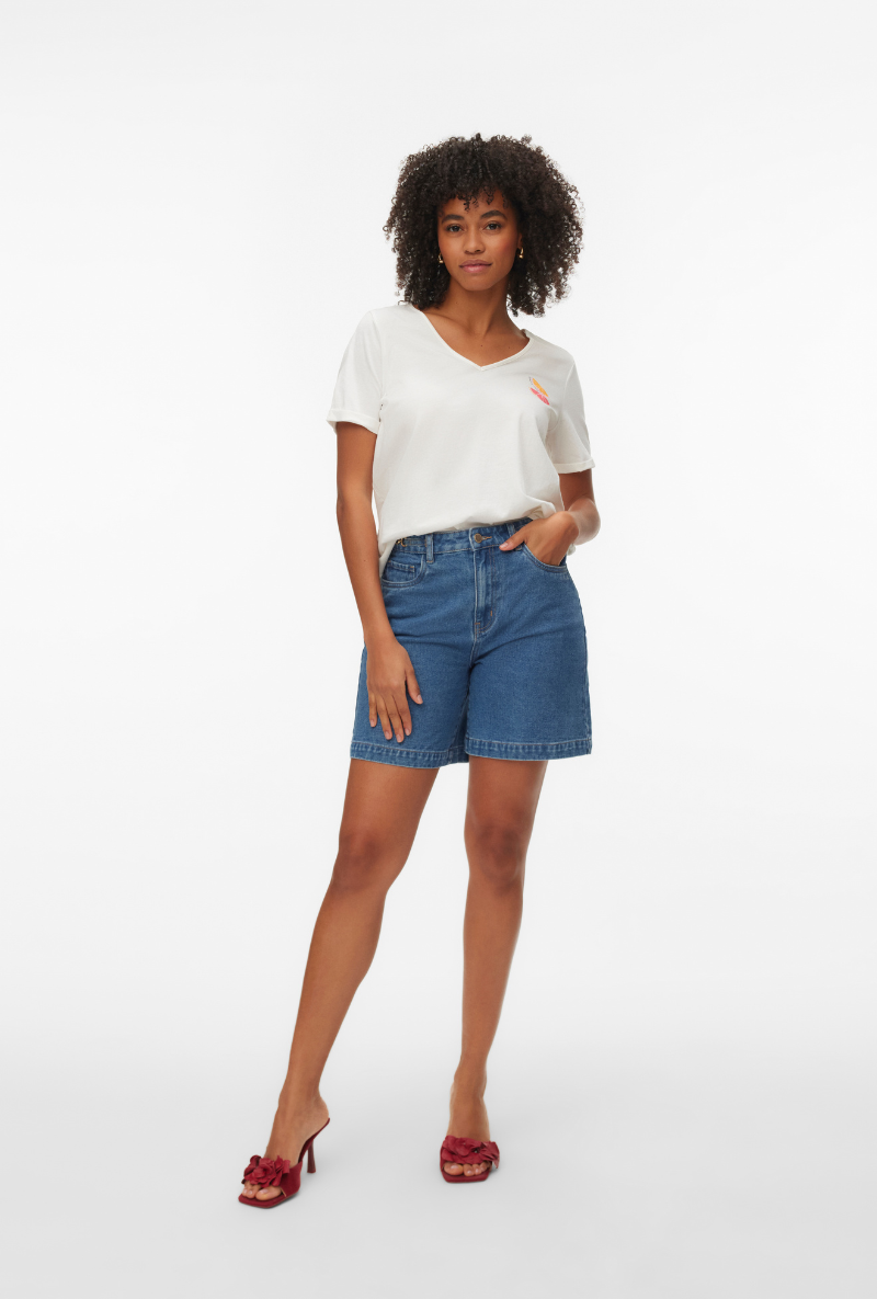 Front image of Kanya shortsleeve v neck tshirt in white, by brand Vero moda