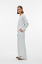 Side image of a model wearing the Vero moda hali hw wide pants in light grey, by brand Vero moda