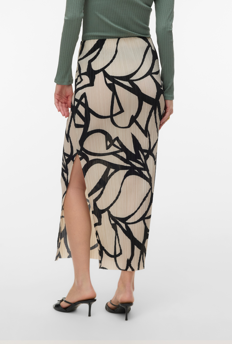 Back image of a model wearing Malene ankle skirt in black/white, by brand Vero moda