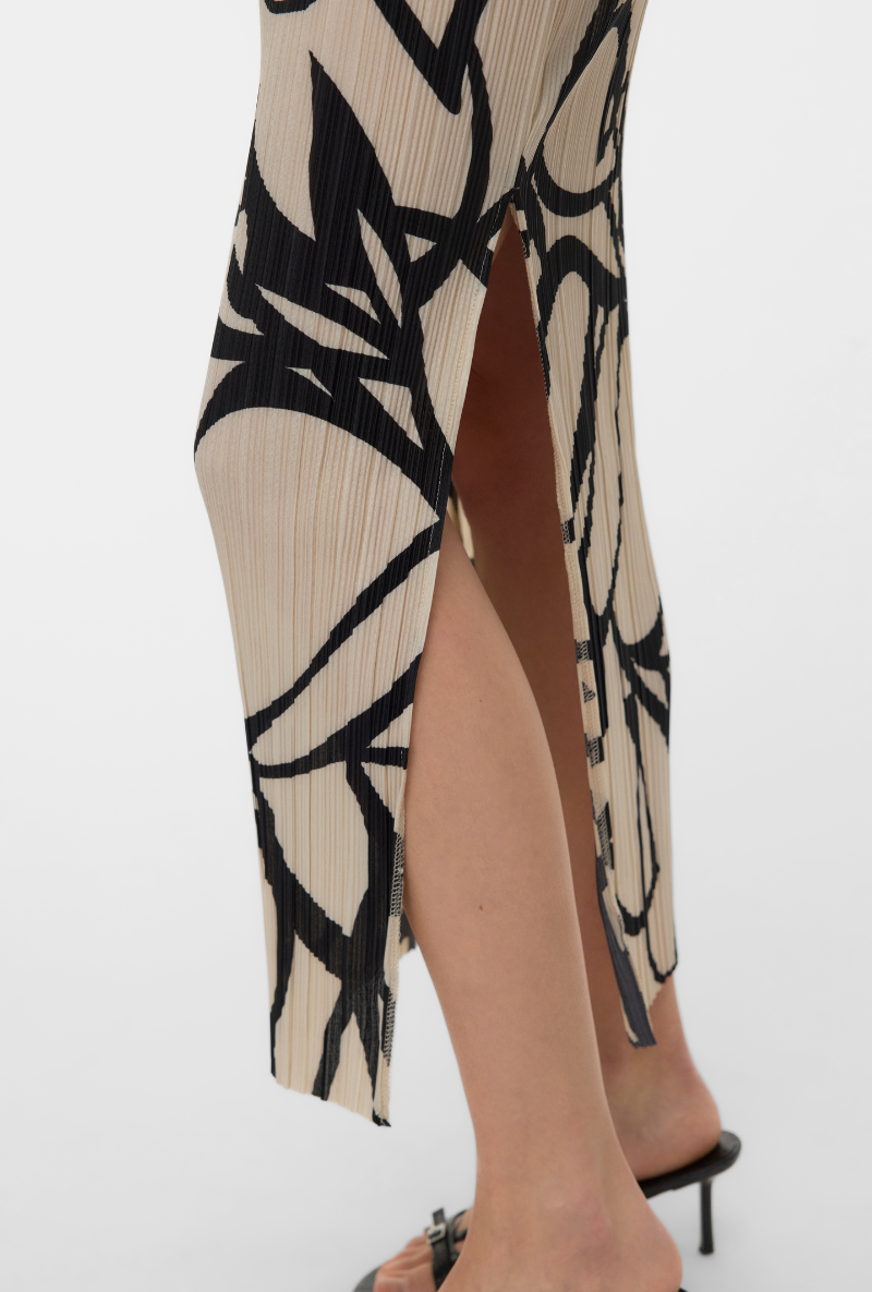 Front detail image of a model wearing Malene ankle skirt in black/white, by brand Vero moda