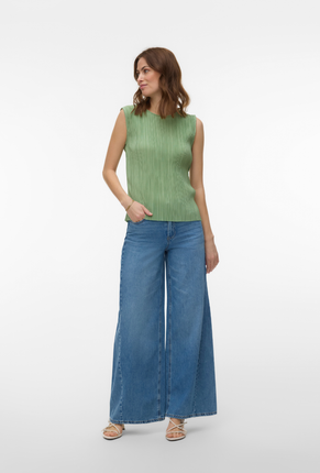 Front image of a model wearing Malene sl oneck top in green, by brand Vero moda