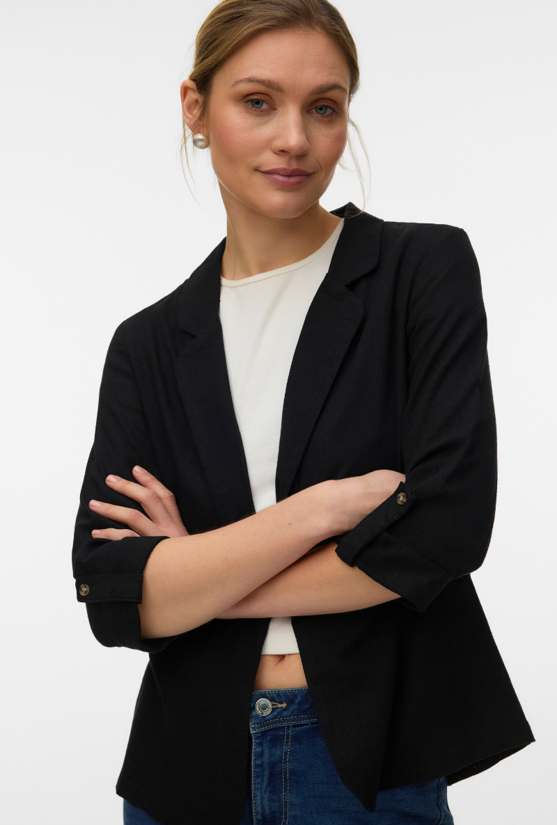 Front image of a model wearing Milo loose blazer in black, by brand Vero moda