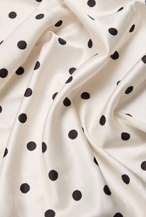 Front image of the Mia square scarf in spot, by brand Vero moda