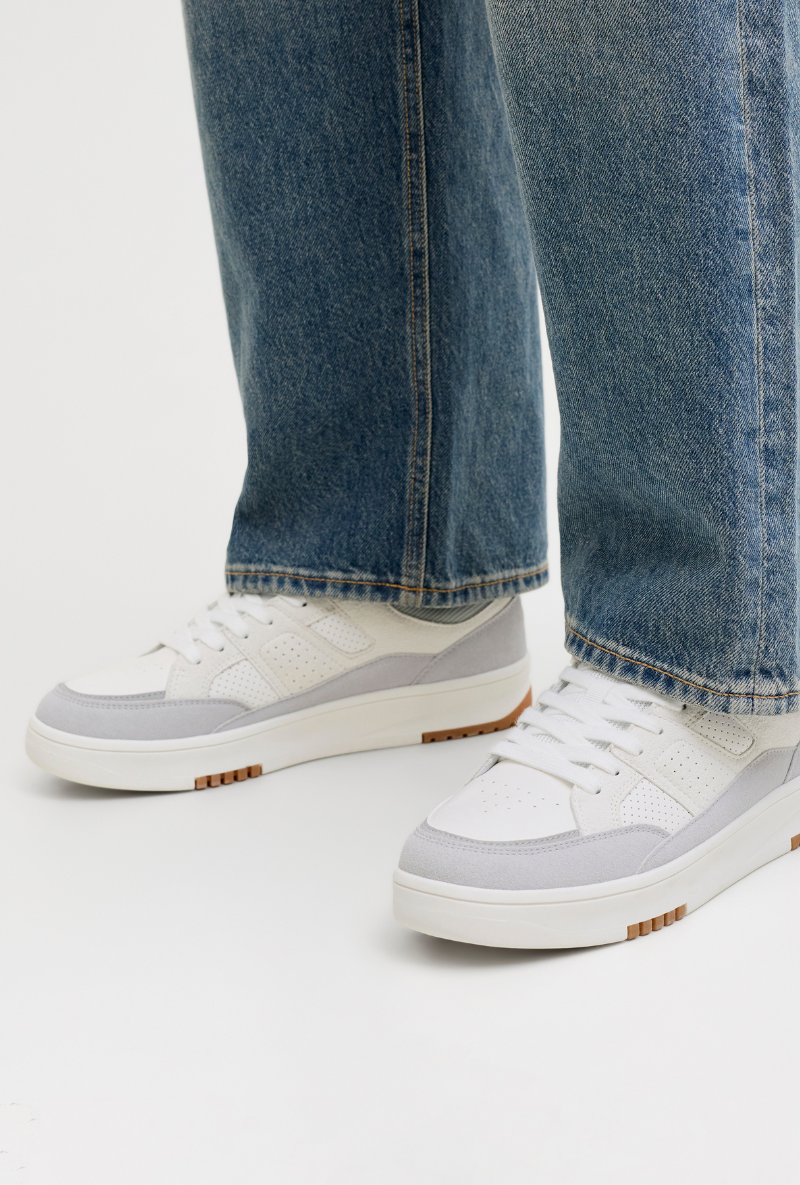Front image of a model wearing Jack and jones blanco pu sneaker in beige, by brand Jack&jones