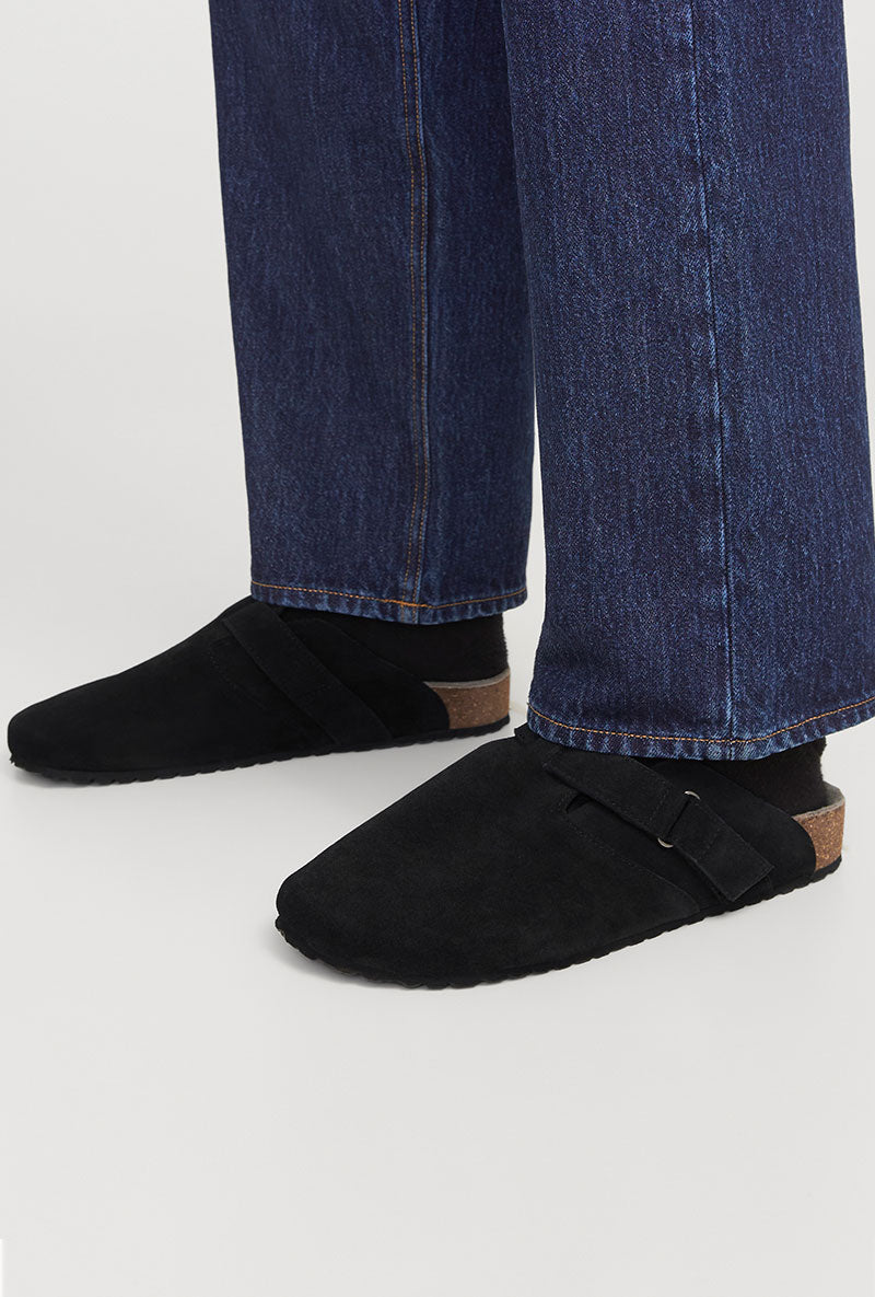 Front image of a model wearing Louis suede mule in black, by brand Jack&jones