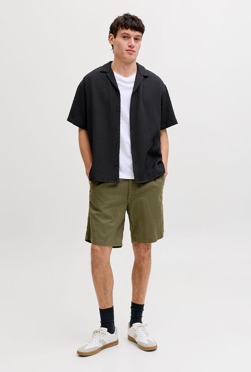 Front image of a model wearing Sean resort shirt in black, by brand Jack&jones