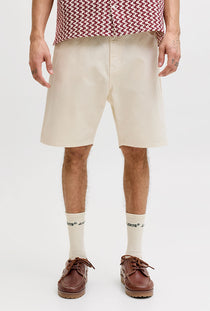 Front image of a model wearing the Tony original 017 shorts in cream, by brand Jack&jones