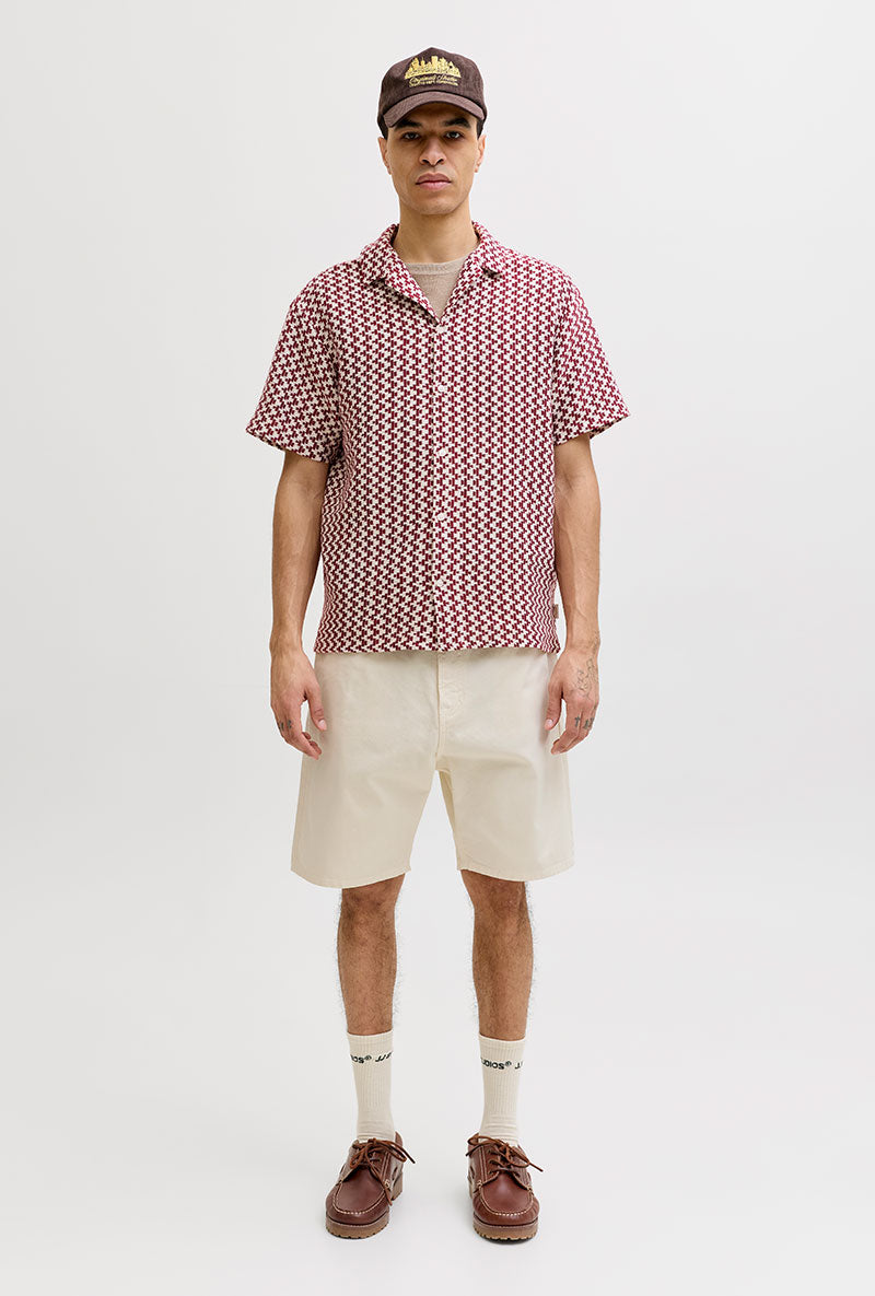 Front image of a model wearing Tony original 017 shorts in cream, by brand Jack&jones