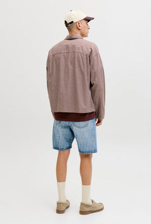 Back image of a model wearing the Tony original shorts akm 111 in denim, by brand Jack&jones