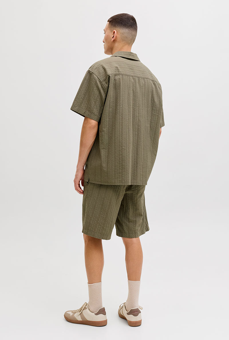 Back image of a model wearing Tyson resort shirt in khaki, by brand Jack&jones