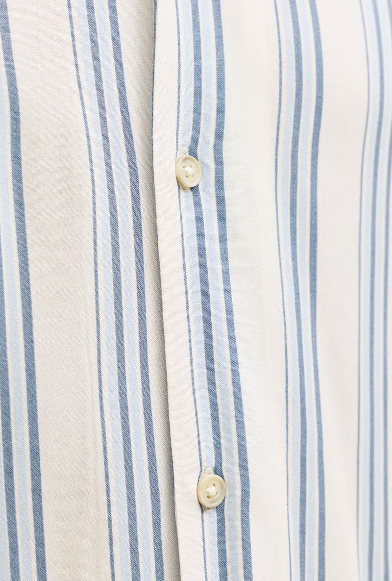 Button closure detail image of Jeff resort stripe shirt in blue, by brand Jack&jones